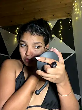 Snapshot of emilyharber chatting on 10-21-25, 07:58 emilyharber online show from 10-21-25, 07:58