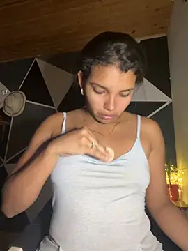 Snapshot of emilyharber chatting on 11-18-25, 07:40 emilyharber online show from 11-18-25, 07:40