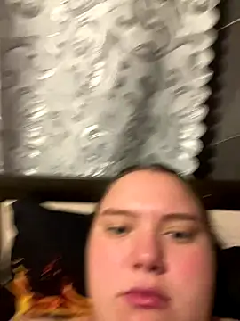 Snapshot of Comprom1se chatting on 09-17-25, 07:48 Comprom1se online show from 09-17-25, 07:48