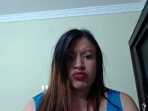 Snapshot of emilysamantha_8 chatting on 11-21-25, 08:07 emilysamantha 8 online show from 11-21-25, 08:07