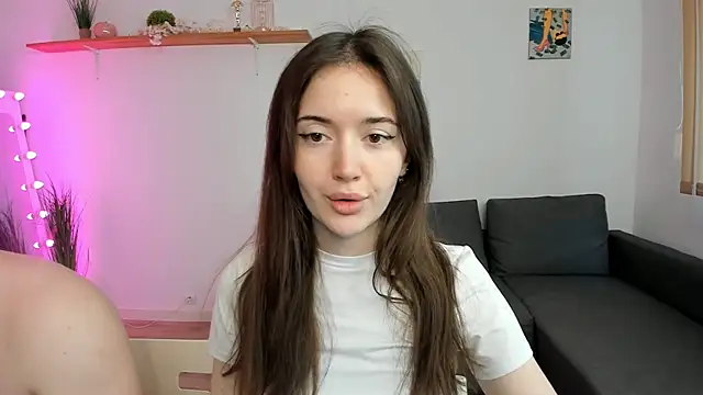 Snapshot of PollyFlame chatting on 09-26-25, 09:35 PollyFlame online show from 09-26-25, 09:35