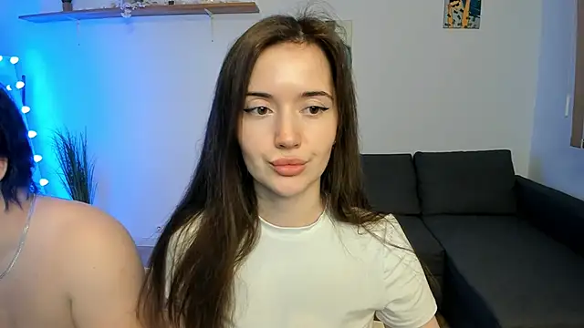 Snapshot of PollyFlame chatting on 11-18-25, 08:02 PollyFlame online show from 11-18-25, 08:02