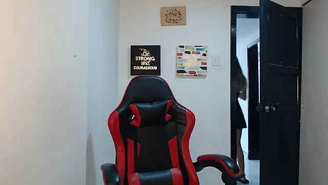 Liamiler01  online show from 10-20-25, 12:38