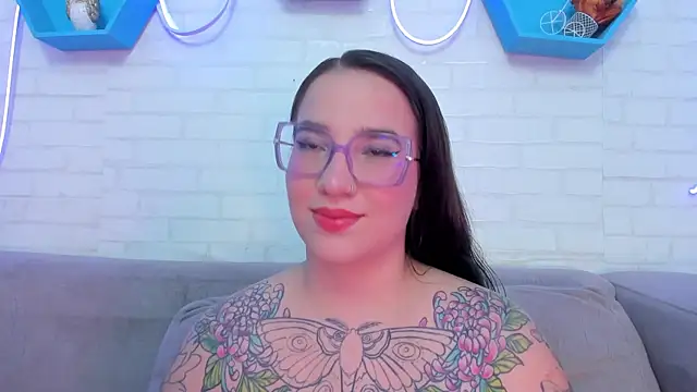 Snapshot of DEVA_BLUE_ chatting on 01-19-25, 04:33 DEVA BLUE online show from 01-19-25, 04:33