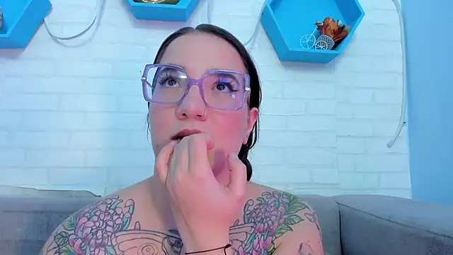 Snapshot of DEVA_BLUE_ chatting on 01-28-25, 08:04 DEVA BLUE online show from 01-28-25, 08:04