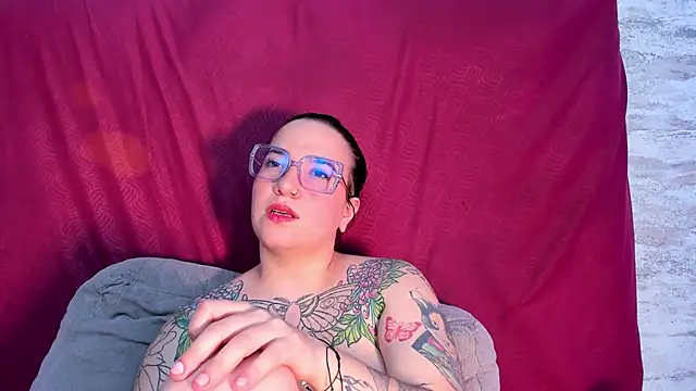 Snapshot of DEVA_BLUE_ chatting on 03-16-25, 01:28 DEVA BLUE online show from 03-16-25, 01:28