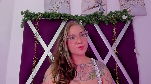 Snapshot of DEVA_BLUE_ chatting on 11-25-25, 04:56 DEVA BLUE online show from 11-25-25, 04:56