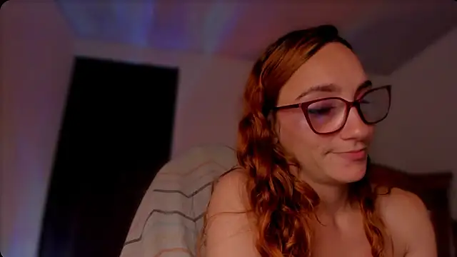 Snapshot of _lh_ chatting on 02-11-25, 02:35 lh online show from 02-11-25, 02:35