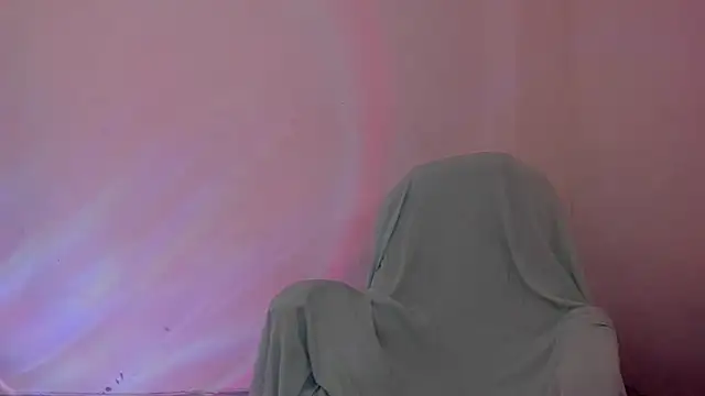 Snapshot of _lh_ chatting on 12-20-25, 09:27 lh online show from 12-20-25, 09:27