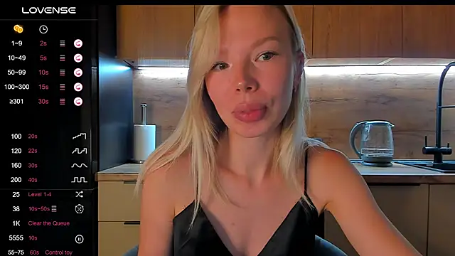 Snapshot of Olivia_Bells chatting on 06-28-26, 09:32 Olivia Bells online show from 06-28-26, 09:32