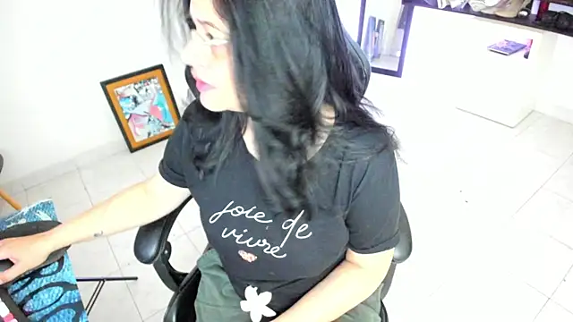 BellaFlaming online show from 04-18-26, 10:52