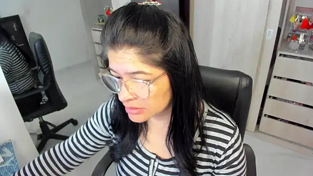Snapshot of BellaFlaming chatting on 06-05-26, 11:27 BellaFlaming online show from 06-05-26, 11:27