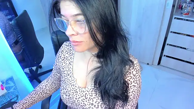 Snapshot of BellaFlaming chatting on 06-13-26, 10:35 BellaFlaming online show from 06-13-26, 10:35
