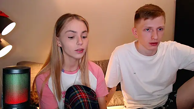 juliaanddima online show from 10-21-25, 10:54