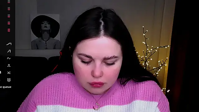 Snapshot of Emily_Mo chatting on 02-13-25, 06:30 Emily Mo online show from 02-13-25, 06:30