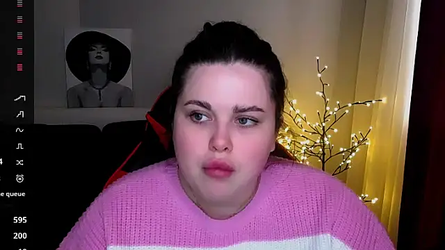 Snapshot of Emily_Mo chatting on 02-13-25, 09:41 Emily Mo online show from 02-13-25, 09:41