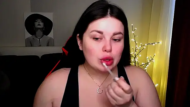 Snapshot of Emily_Mo chatting on 02-19-25, 06:44 Emily Mo online show from 02-19-25, 06:44