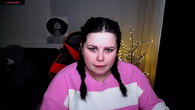 Snapshot of Emily_Mo chatting on 02-23-25, 06:39 Emily Mo online show from 02-23-25, 06:39