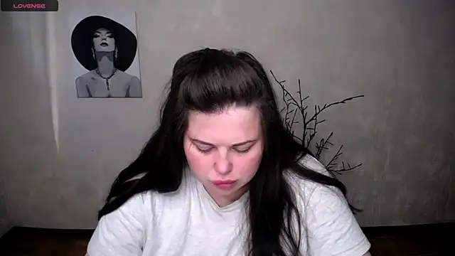 Snapshot of Emily_Mo chatting on 09-13-25, 05:40 Emily Mo online show from 09-13-25, 05:40