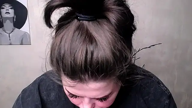 Snapshot of Emily_Mo chatting on 09-18-25, 05:20 Emily Mo online show from 09-18-25, 05:20