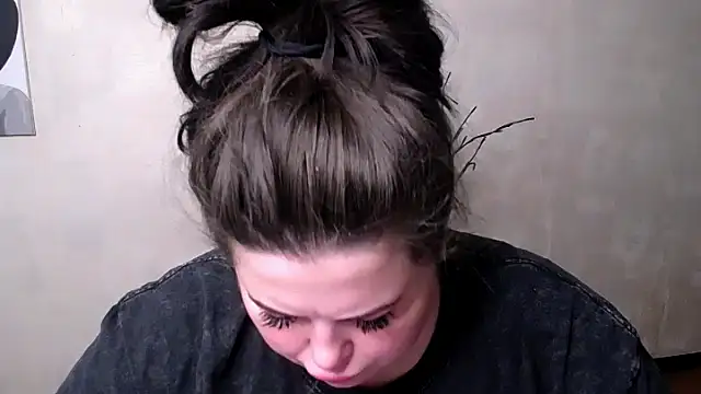 Snapshot of Emily_Mo chatting on 09-23-25, 05:32 Emily Mo online show from 09-23-25, 05:32