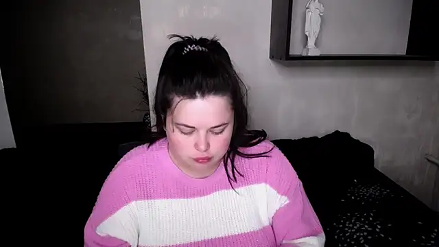 Snapshot of Emily_Mo chatting on 10-18-25, 05:32 Emily Mo online show from 10-18-25, 05:32