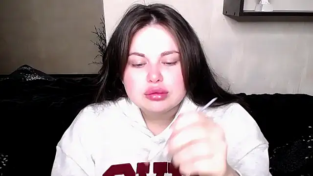 Snapshot of Emily_Mo chatting on 10-24-25, 08:11 Emily Mo online show from 10-24-25, 08:11