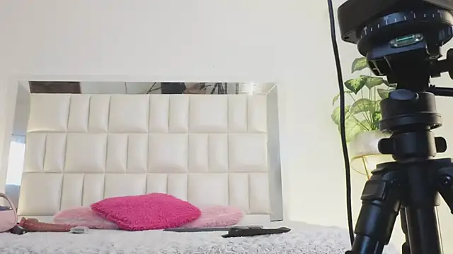 Anais aradia online show from 02-15-25, 08:22