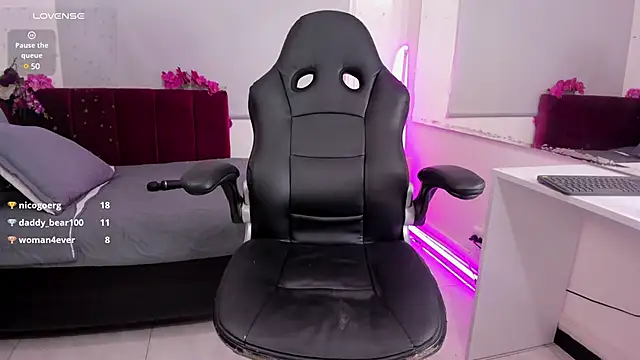 mia thompsonn  online show from 01-20-25, 05:37