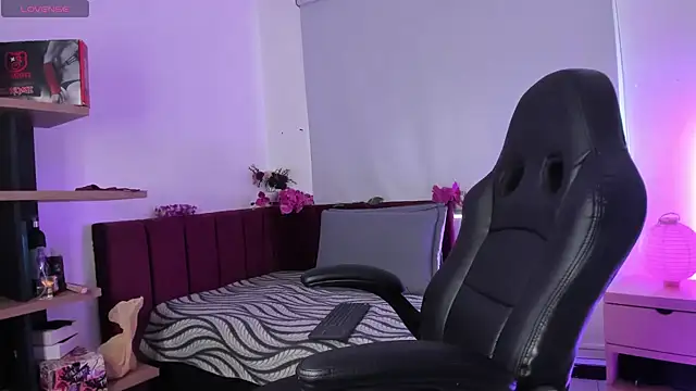 mia thompsonn  online show from 02-04-25, 02:53