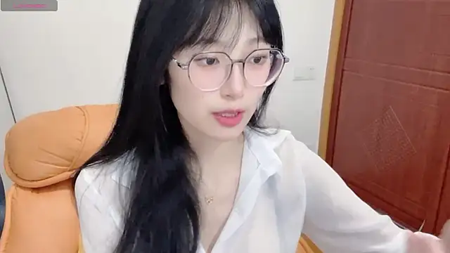 Snapshot of 4uoki chatting on 09-28-25, 02:22 4uoki online show from 09-28-25, 02:22