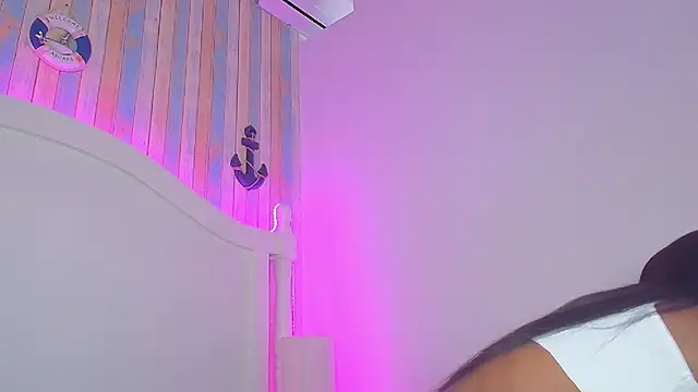 Snapshot of NaiaGils chatting on 02-18-25, 06:47 NaiaGils online show from 02-18-25, 06:47