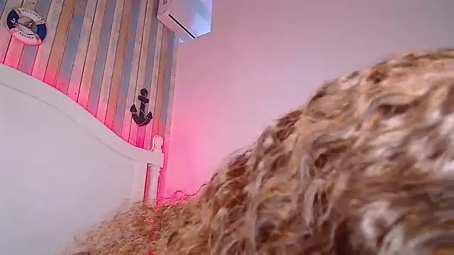 Snapshot of NaiaGils chatting on 03-08-25, 03:24 NaiaGils online show from 03-08-25, 03:24