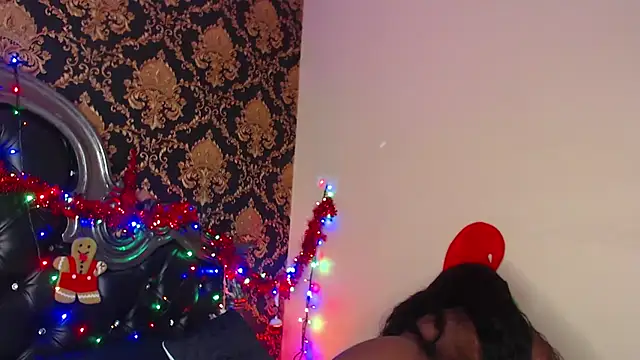 Snapshot of NaiaGils chatting on 12-20-25, 04:36 NaiaGils online show from 12-20-25, 04:36