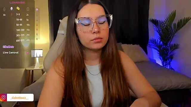 dakottaa  online show from 12-17-25, 12:27