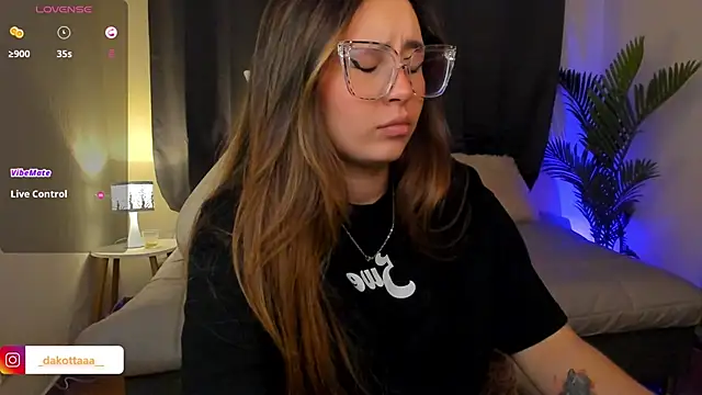 dakottaa  online show from 01-05-26, 11:41