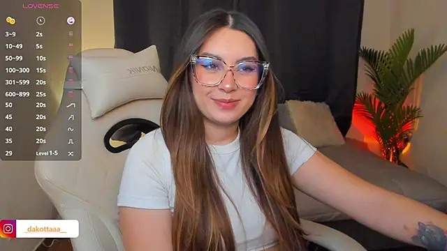 dakottaa  online show from 04-09-26, 11:32