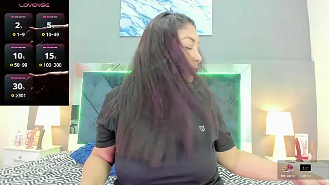 Snapshot of Lauralove_69 chatting on 10-24-25, 06:37 Lauralove 69 online show from 10-24-25, 06:37