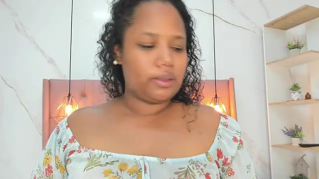 Snapshot of Belle_Brunette chatting on 11-21-25, 09:02 Belle Brunette online show from 11-21-25, 09:02