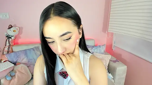 tinysara online show from 04-18-26, 04:33