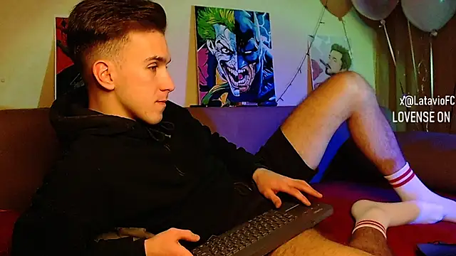 Snapshot of Midnighter_ chatting on 12-07-24, 02:42 Midnighter online show from 12-07-24, 02:42