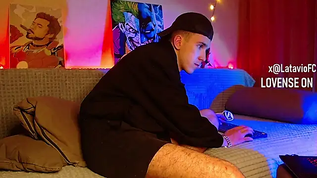 Snapshot of Midnighter_ chatting on 03-07-25, 01:20 Midnighter online show from 03-07-25, 01:20