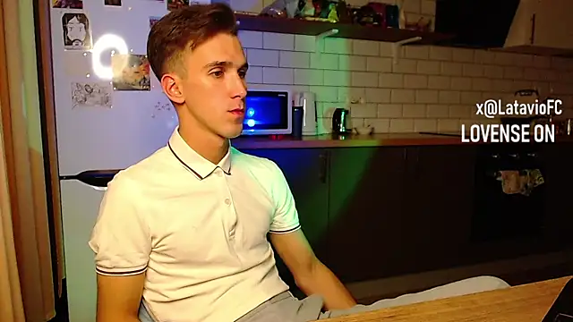 Snapshot of Midnighter_ chatting on 09-18-25, 01:51 Midnighter online show from 09-18-25, 01:51