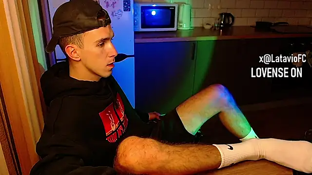 Snapshot of Midnighter_ chatting on 09-25-25, 12:14 Midnighter online show from 09-25-25, 12:14