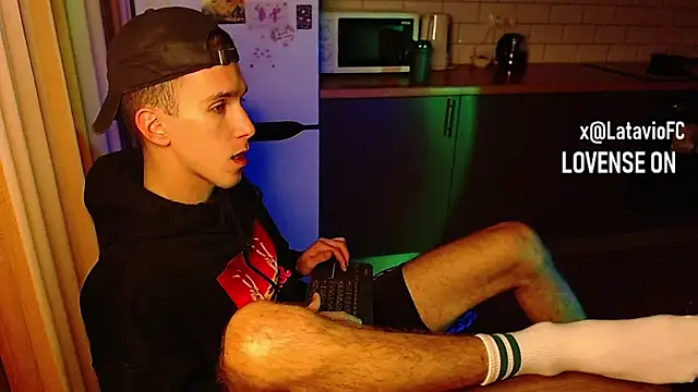 Snapshot of Midnighter_ chatting on 09-28-25, 03:23 Midnighter online show from 09-28-25, 03:23