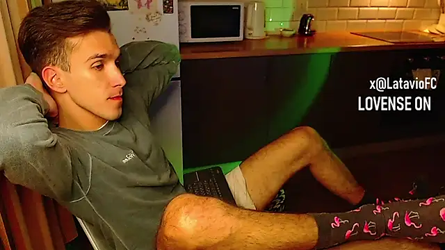 Snapshot of Midnighter_ chatting on 09-29-25, 03:33 Midnighter online show from 09-29-25, 03:33