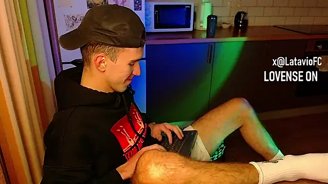 Snapshot of Midnighter_ chatting on 09-30-25, 02:38 Midnighter online show from 09-30-25, 02:38