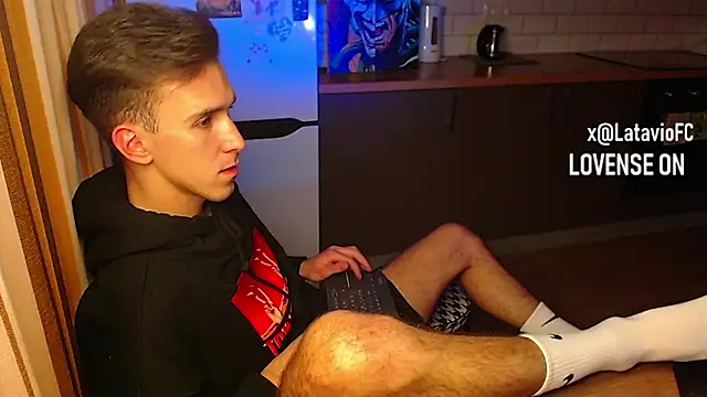 Snapshot of Midnighter_ chatting on 10-29-25, 01:19 Midnighter online show from 10-29-25, 01:19