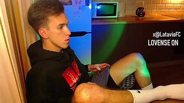 Snapshot of Midnighter_ chatting on 10-30-25, 11:38 Midnighter online show from 10-30-25, 11:38