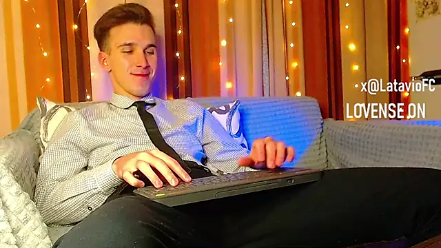 Midnighter  online show from 12-23-25, 12:52